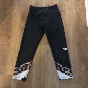 Goldsheep Capri Leopard Stripe Leggings